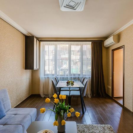 1Br Serenity Central Big Balcony Self Check Keygo 44 Apartment Yerevan Exterior photo